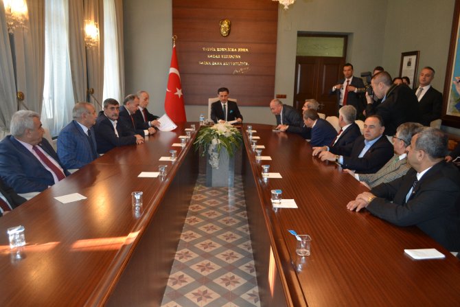 Türk-İş'ten Bayırbucak Türkmenlerine yardım