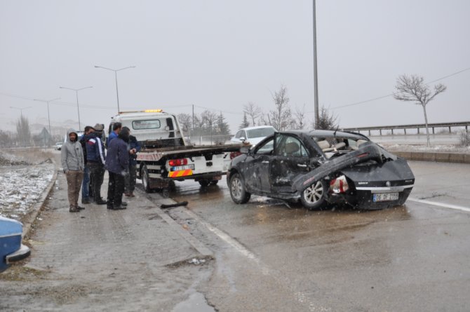 Kırıkkale'de iki otomobil çarpıştı: 2 yaralı