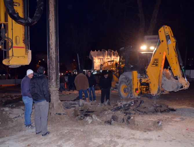 Kütahya’da iş makinesi doğalgaz borusunu patlattı