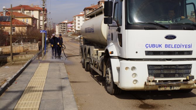 Çubuk'ta kaldırımlar yıkanıyor