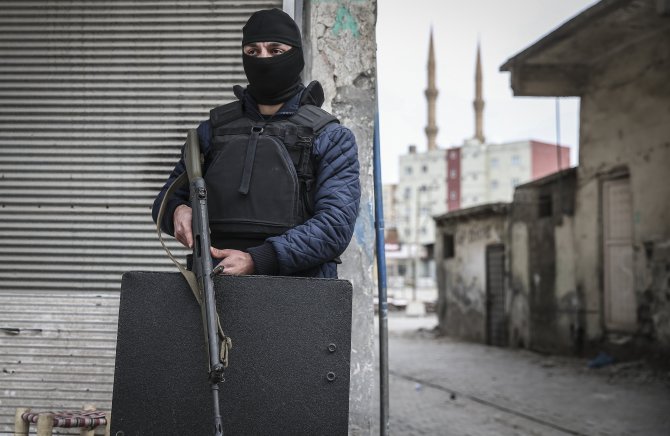 Cizre'de terk edilen ev ve iş yerlerinin güvenliği sağlanıyor