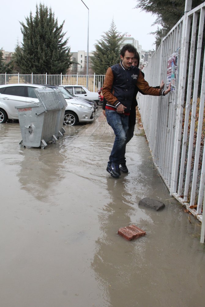 Elazığ'da sağanak etkili oldu