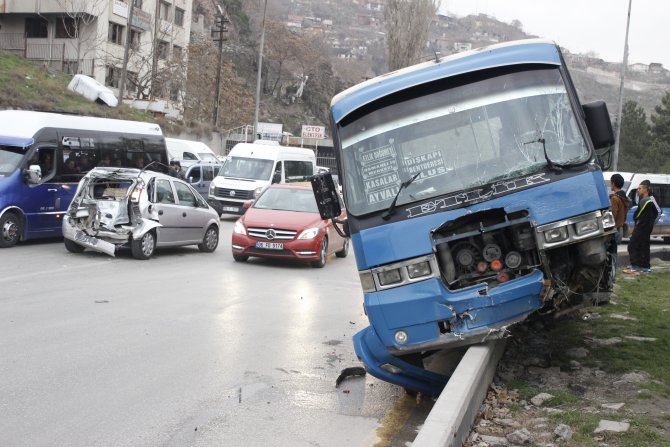 Başkentte zincirleme trafik kazası: 2 yaralı