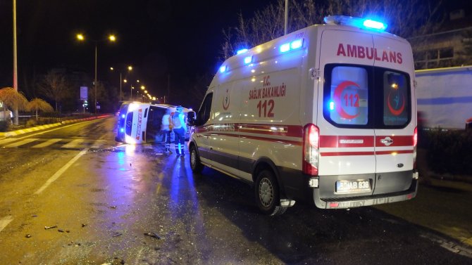 Nevşehir'de ambulans ile hafif ticari araç çarpıştı: 3 yaralı