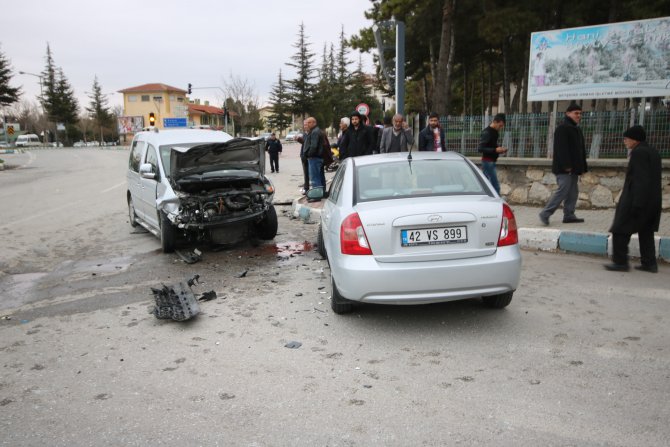 Konya'da trafik kazası: 1 ölü, 2 yaralı