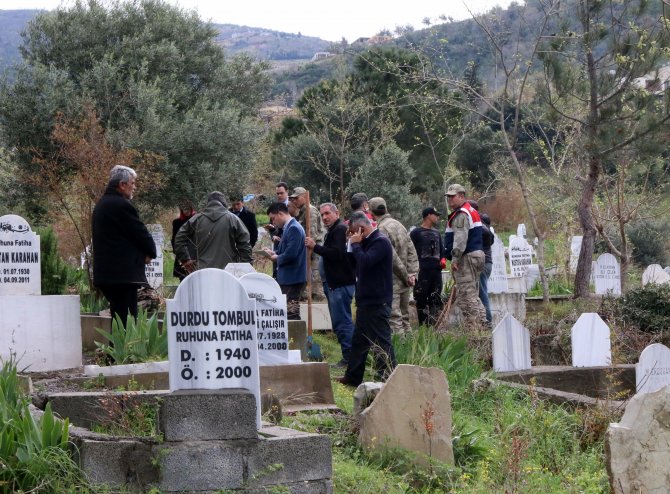 Cinayet şüphesi 17 yıl sonra mezar açtırdı