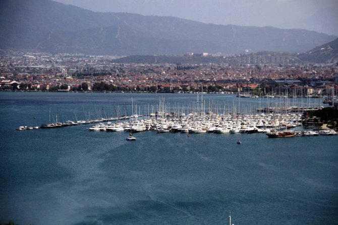 Marinalarda yer bulamayan yatçılar Yunanistan'a gidiyor