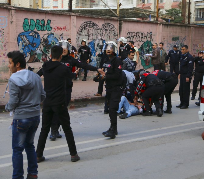 Adana derbisi öncesi olaylar çıktı: 1 yaralı