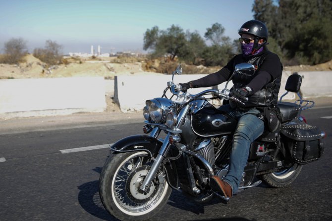 Mısırlı motosiklet tutkunlarından yetimlere destek