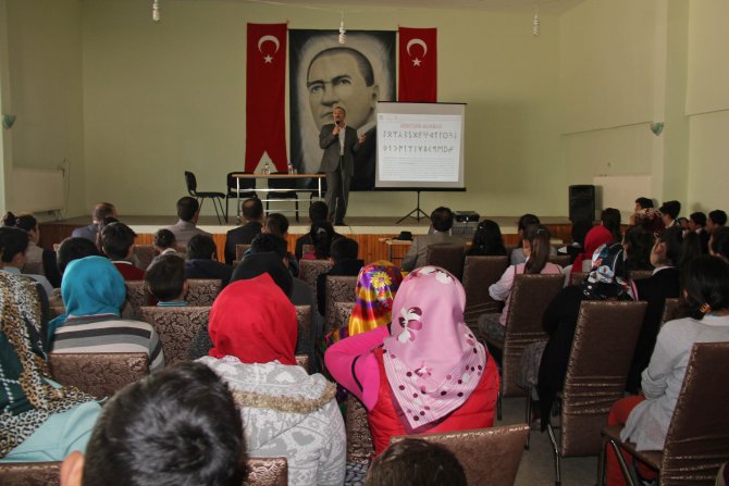 Hafik'te "1000 Yıllık Serüven Osmanlı Türkçesi" semineri