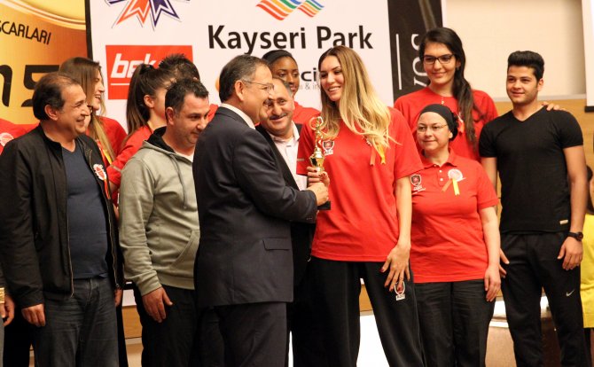 Abdullah Gül Üniversitesi'ne "yılın takımı" ödülü
