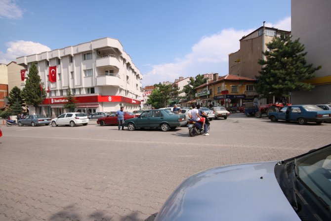 70 yaşındaki emekliyi dolandırılmaktan oğlu ve torunu kurtardı