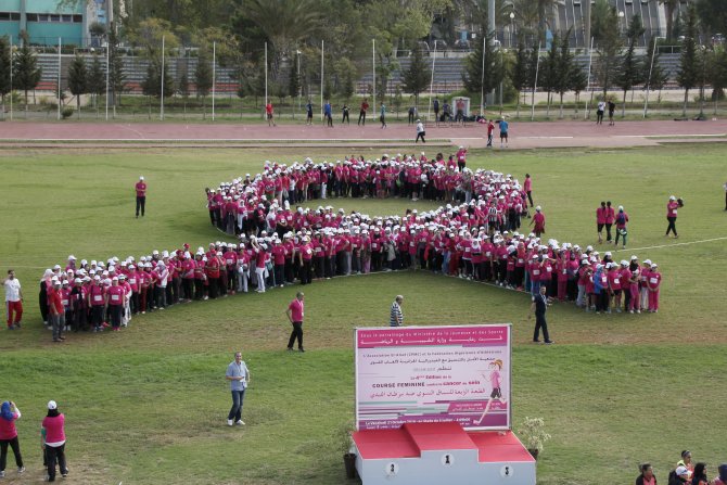 Cezayir'de "pembe maraton"