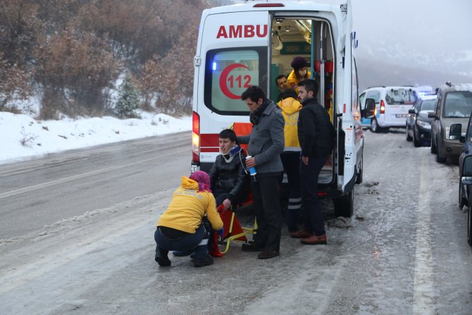 Çorum'da askeri araçla minibüs çarpıştı: 1 şehit, 10 yaralı