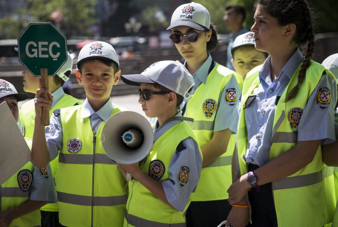 Çocuklardan trafik denetimi