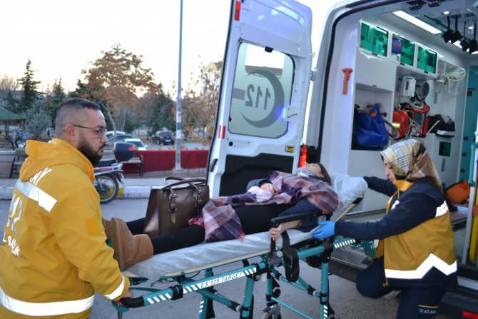 Aksaray'da otomobil şarampole devrildi: 3 yaralı