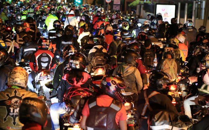 Kolombiya'da motosiklet sürücülerinden protesto