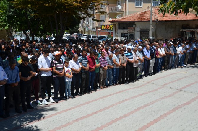 Kurtarıldıktan 46 gün sonra hayatını kaybeden çocuk toprağa verildi