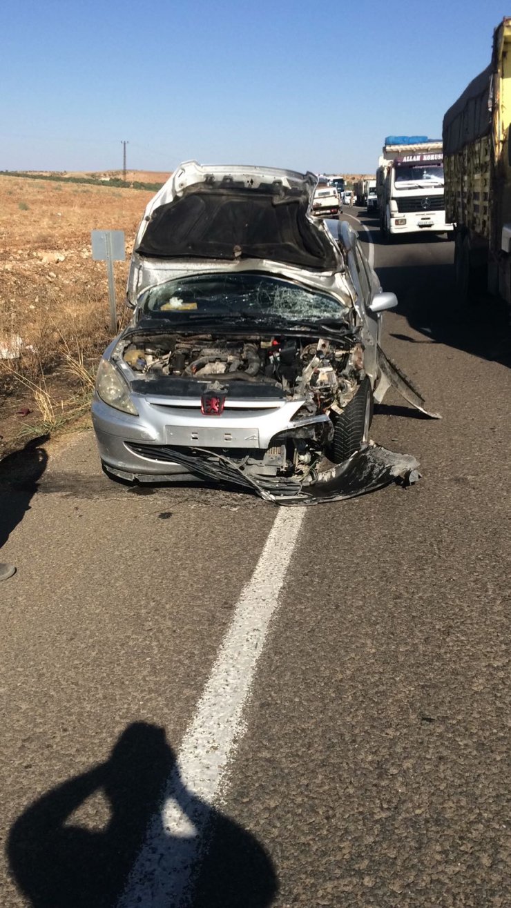 Şanlıurfa'da motosiklet ile otomobil çarpıştı: 1 ölü, 2 yaralı