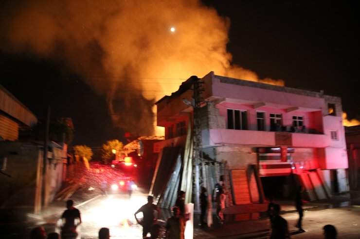 GÜNCELLEME - Şanlıurfa'da Oduncu Pazarı'nda yangın