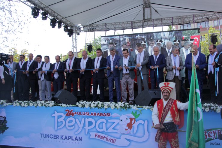 DÜZELTME"Beypazarı'nda festival coşkusu" başlıklı haberimizin girişinde sehven "Beyşehir Belediyesi" ifadesi yer almıştır. Haberimizi düzelterek yeniden yayımlıyoruz. Saygılarımızla AA