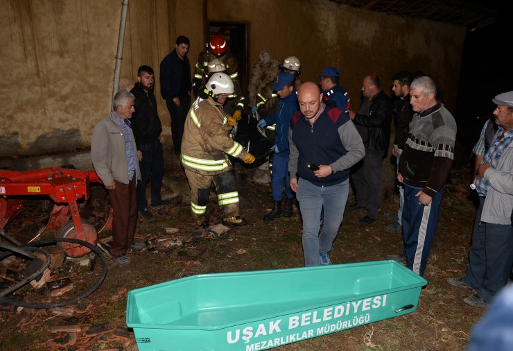 Yaşlı çift alevler arasında kaldı