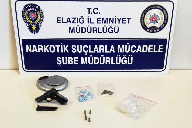 Üzerine sarılı halde 4 kilogram esrarla yakalandı