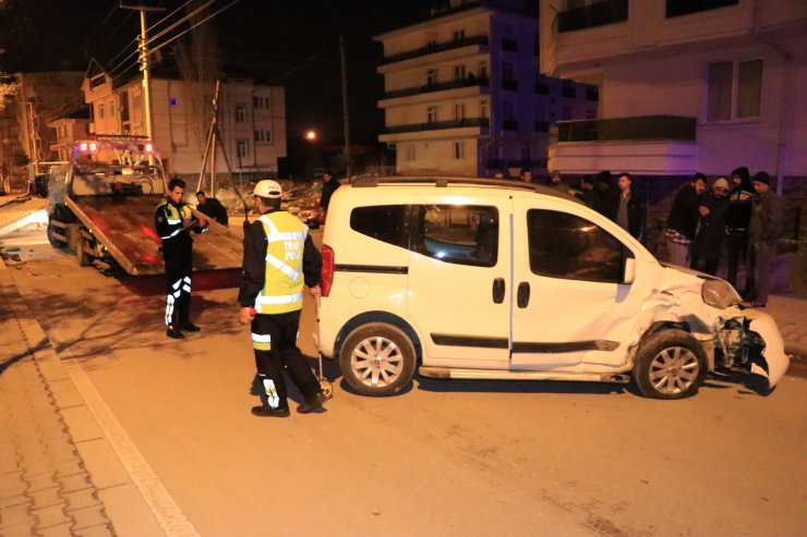 Karaman'da trafik kazası: 2 yaralı