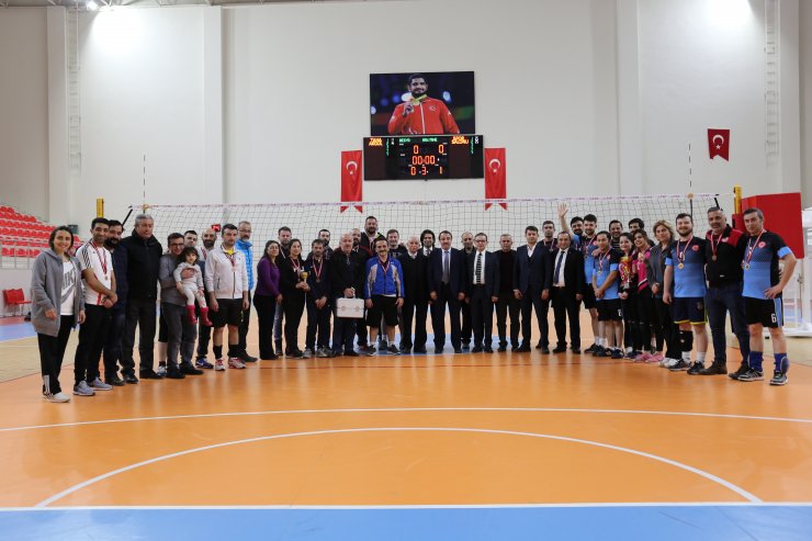 CÜ'de voleybol turnuvası sona erdi