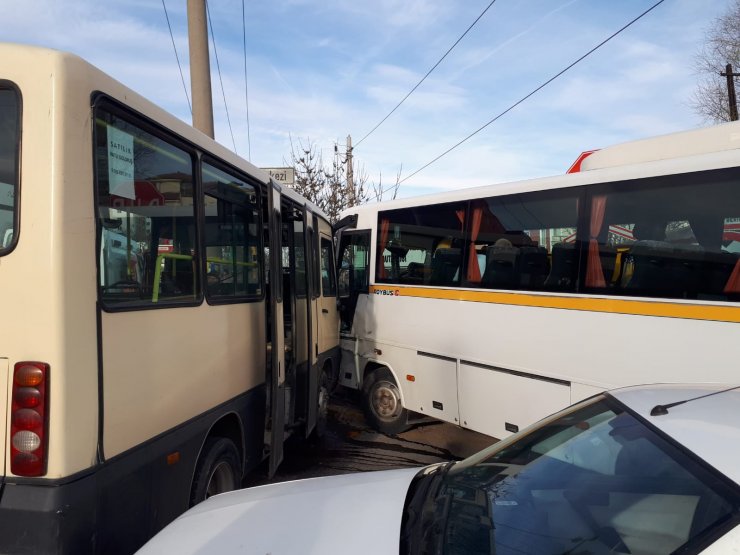 Kırıkkale'de zincirleme trafik kazası: 4 yaralı