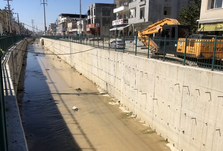 GÜNCELLEME - Mersin'de dereye düşen kız çocuğu aranıyor