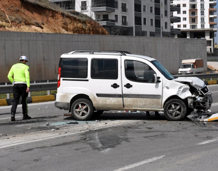 Kırıkkale'de otomobil ile hafif ticari araç çarpıştı: 6 yaralı