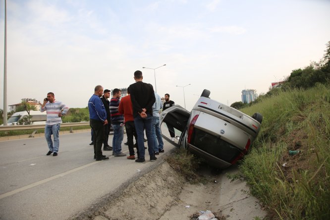 Hatay'da otomobil su kanalına devrildi: 4 yaralı