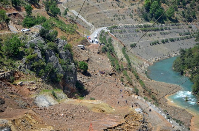 GÜNCELLEME - Adana'da HES'in yükleme havuzu kapağı kırıldı: 1 ölü, 3 yaralı