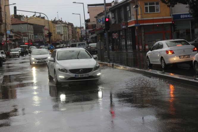 Karapınar'da yağmur etkili oldu