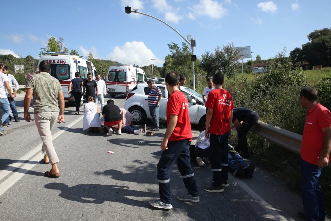 GÜNCELLEME - Kazada otomobilin motoru yola fırladı