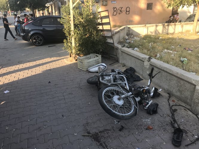 Otomobilin çarptığı motosikletli öldü