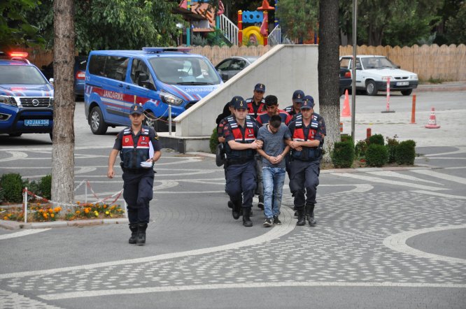 Hırsızlık şüphelileri suçüstü yakalandı