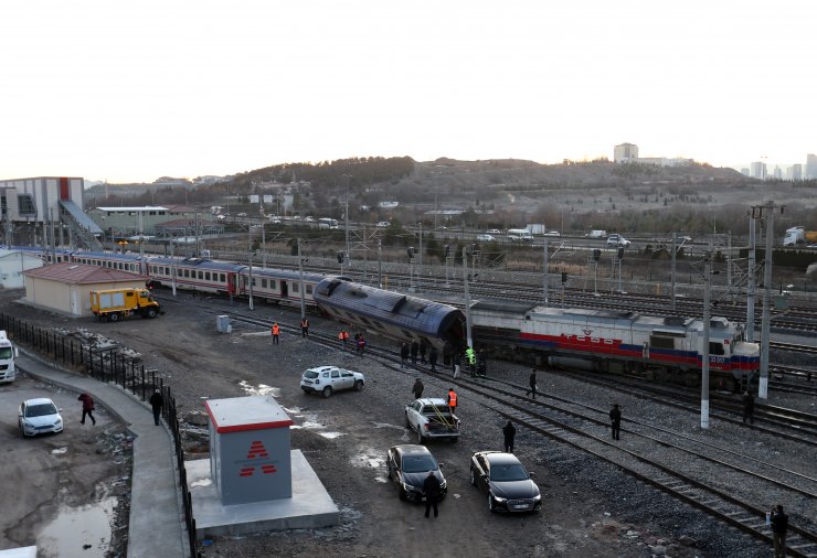 Ankara'da boş tren raydan çıktı