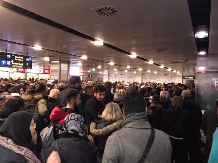 Uçağın pistten çıktığı Sabiha Gökçen’de yolcu yoğunluğu