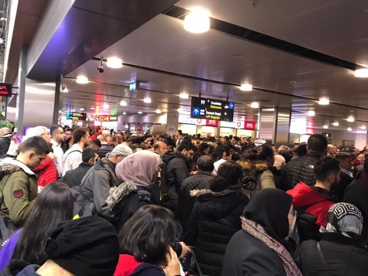 Uçağın pistten çıktığı Sabiha Gökçen’de yolcu yoğunluğu