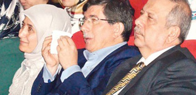 ahmet_davutoglu_gozyaslarini_tutamadi_1402276916_7523.jpg