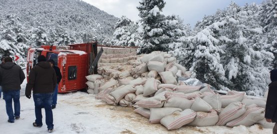 antalya-konya-yolunda-kar-engeli--(1).jpg