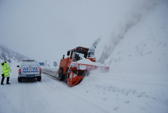 antalya-konya-yolunda-kar-engeli--(7).jpg