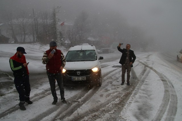 bolu-daginda-kar-yagisi-etkili-oluyor-1.jpg