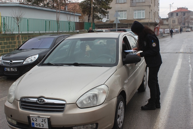 karapinar’da-suruculere-yaya-onceligi-(3).jpg