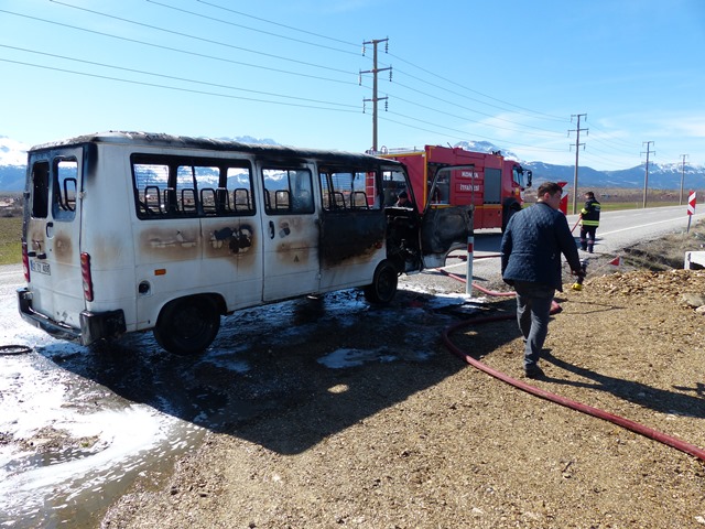 konyada-minibus-yangini-(4).jpg