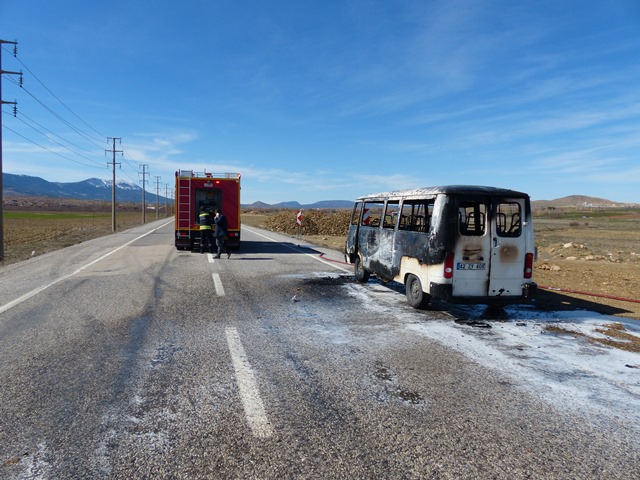 konyada-minibus-yangini-(5).jpg