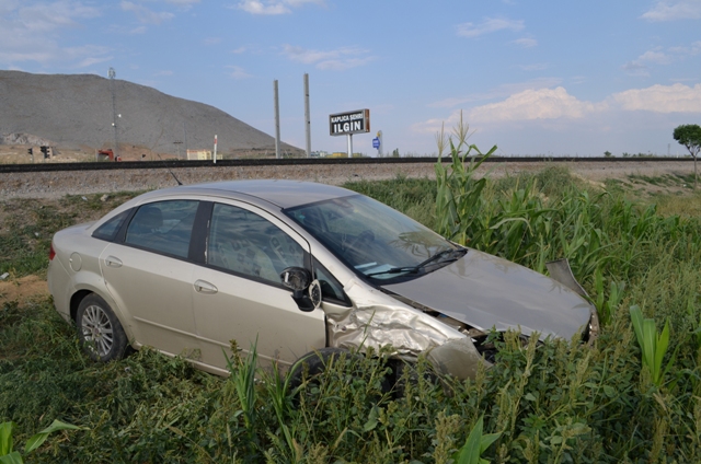 konyada-trafik-kazasi-4-yarali-(4).jpg